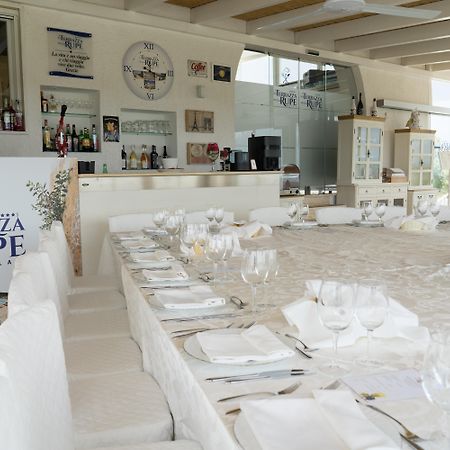 Отель La Terrazza Sulla Rupe Relais Остуни Экстерьер фото