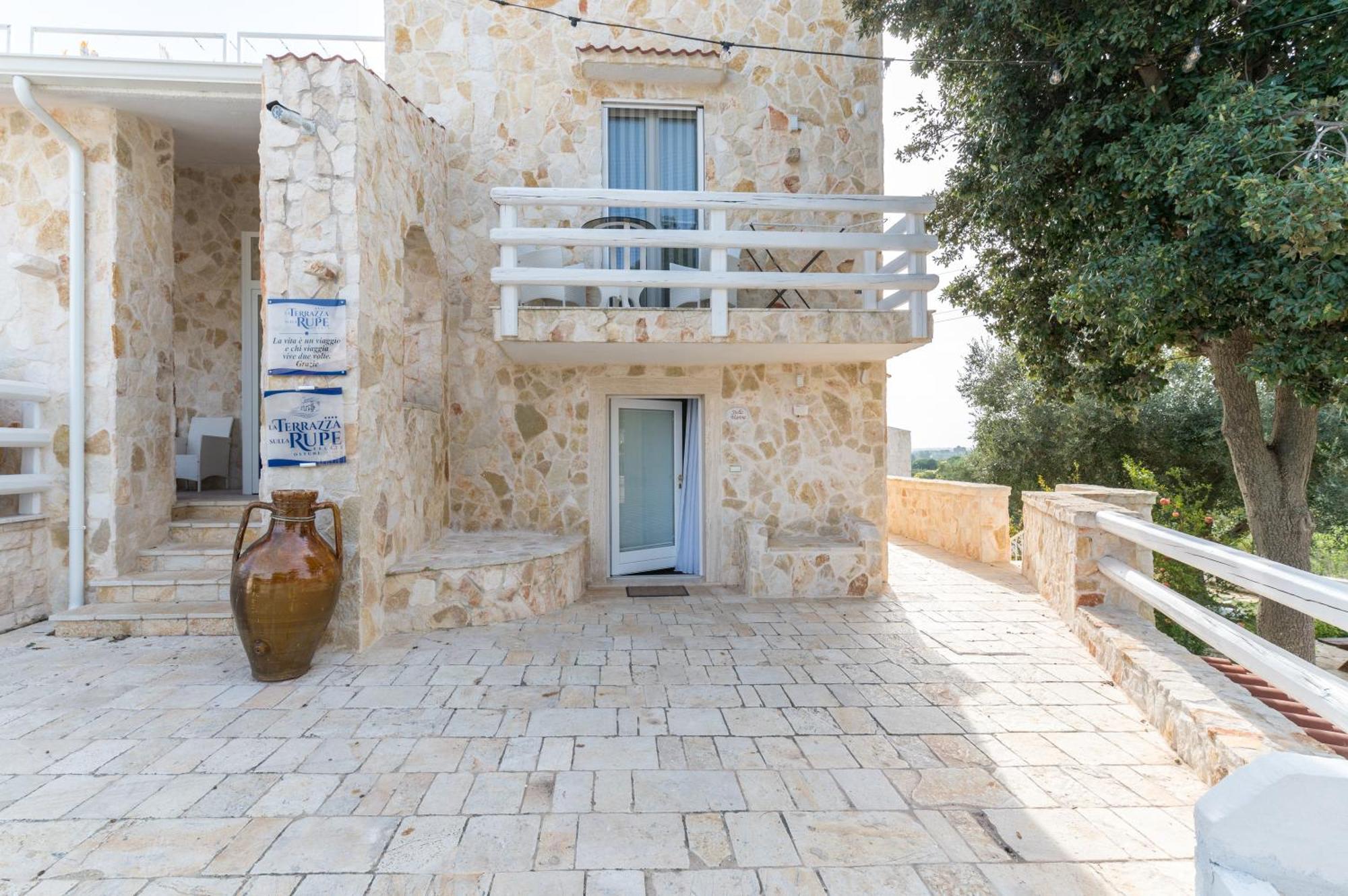 Отель La Terrazza Sulla Rupe Relais Остуни Экстерьер фото